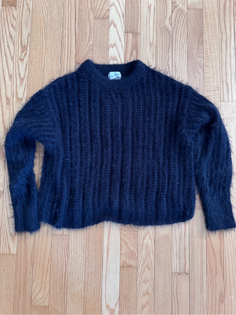 Universal Thread Fuzzy Crewneck Women's Sweater - Black